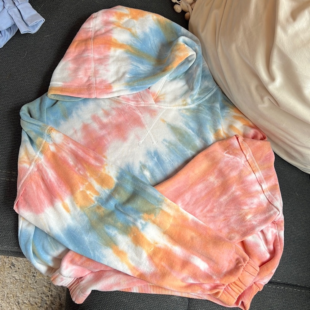 AERO cropped tie dye hoodie!